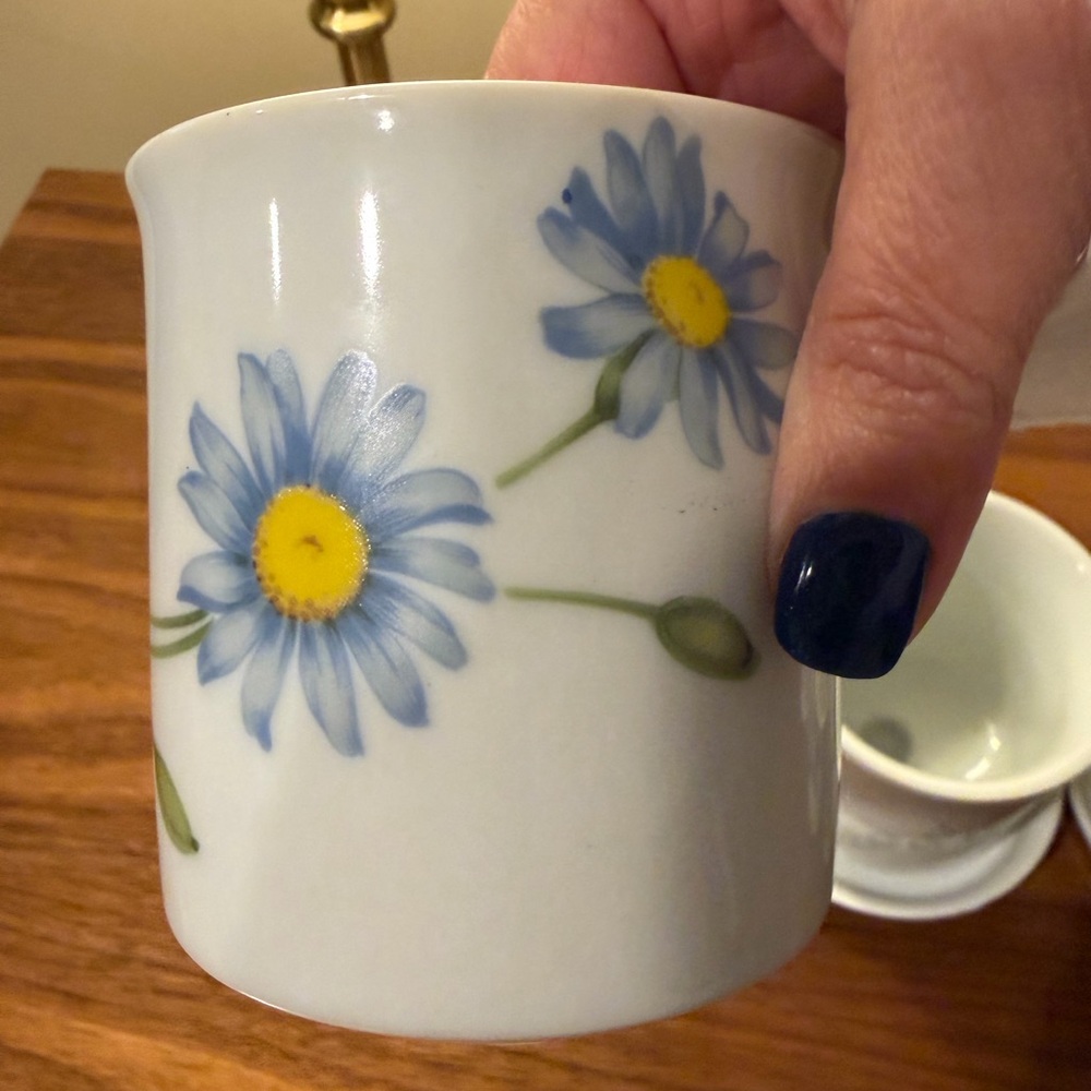 Made in Japan Small planters with Saucers - Picture 9 of 13